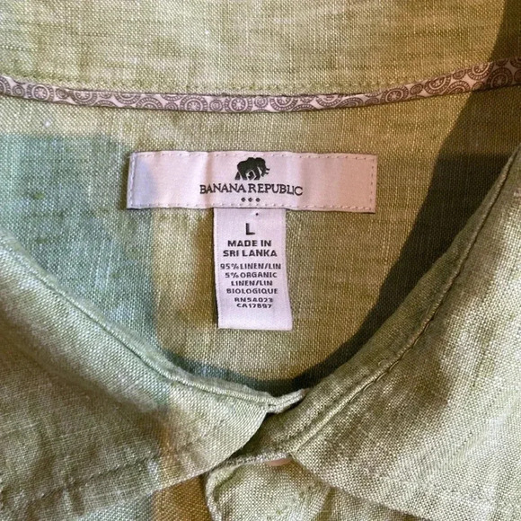 Banana Republic | Linen Long  Sleeve Button Down - Picture 3 of 7